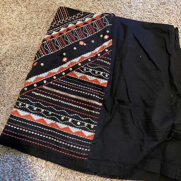 Embroidered, Embellished Romeo + Juliet Mini skirt - Picture 7 of 7